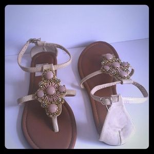 Flat sandals